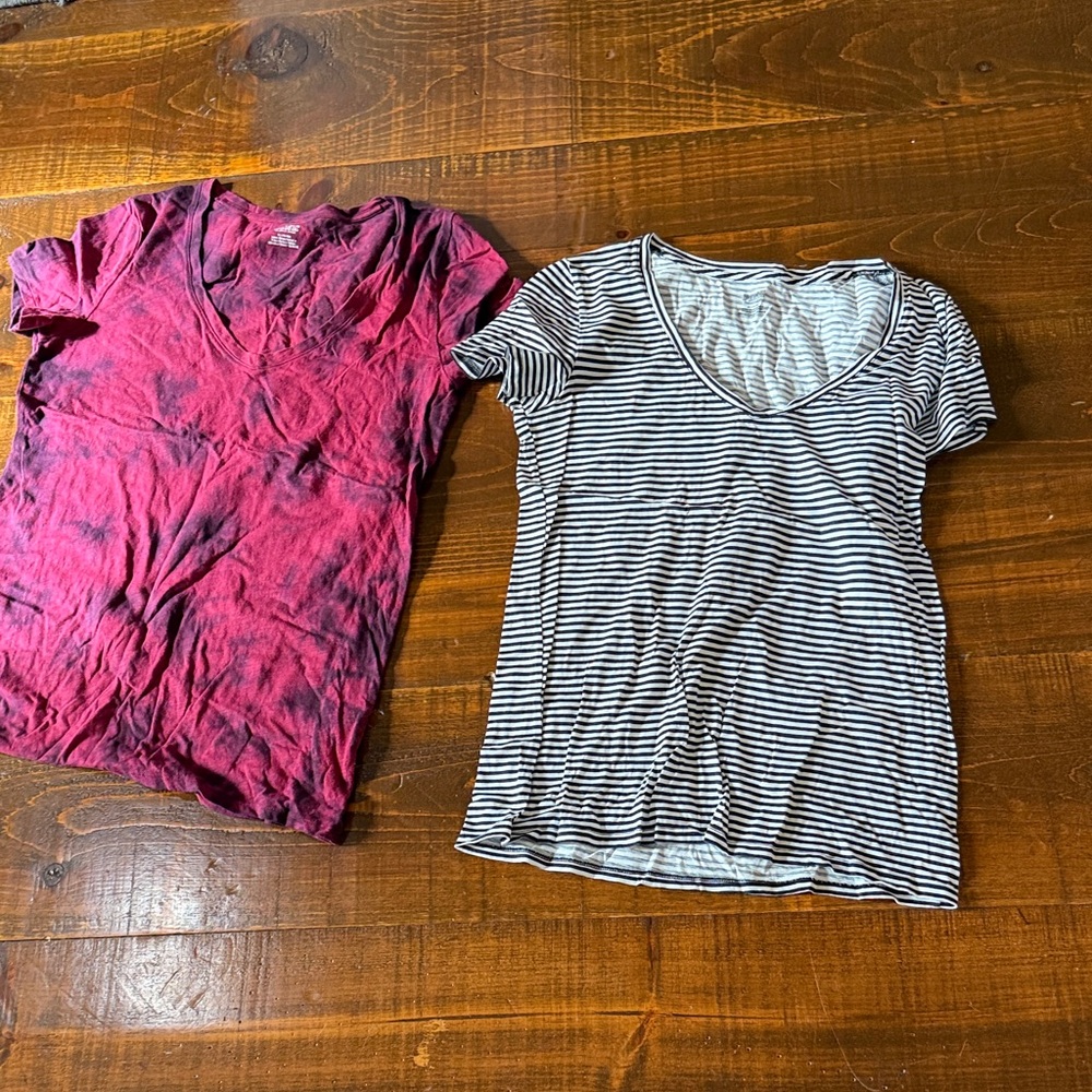 Set of 2 Pink v neck tees